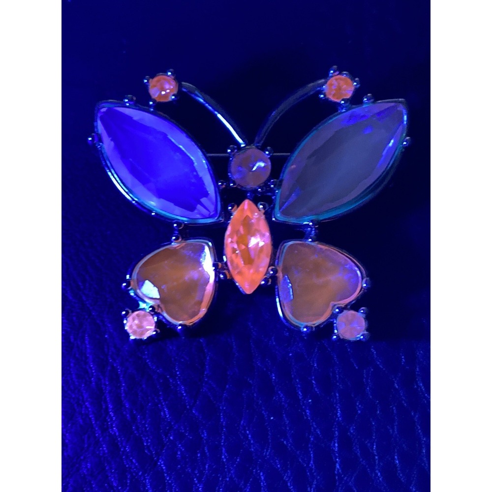 VNTG Pink & Pink Open Back Lucite Tear Drop Wings Butterfly Brooch Glow Under UV